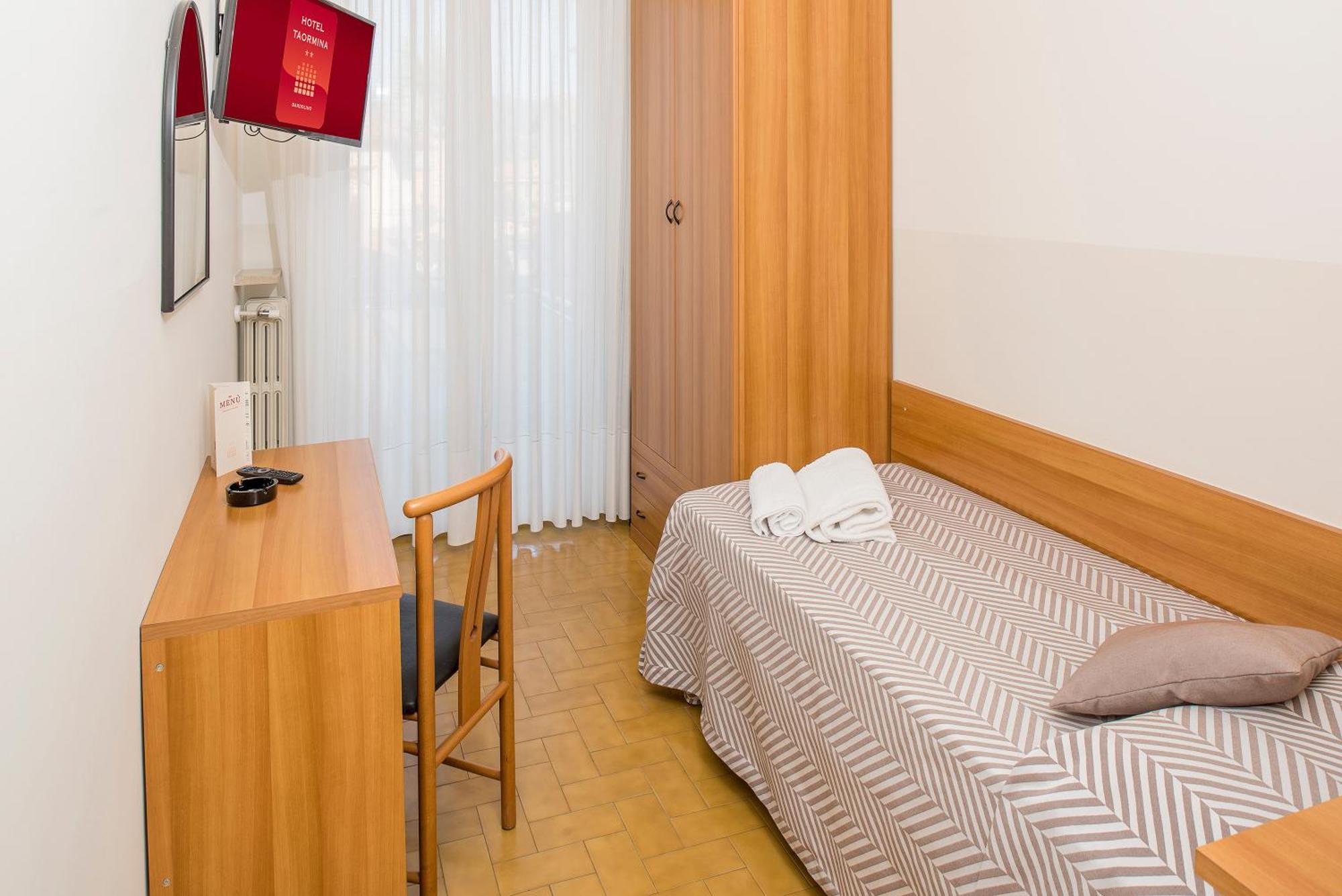 Hotel Taormina Бардолино Стая снимка