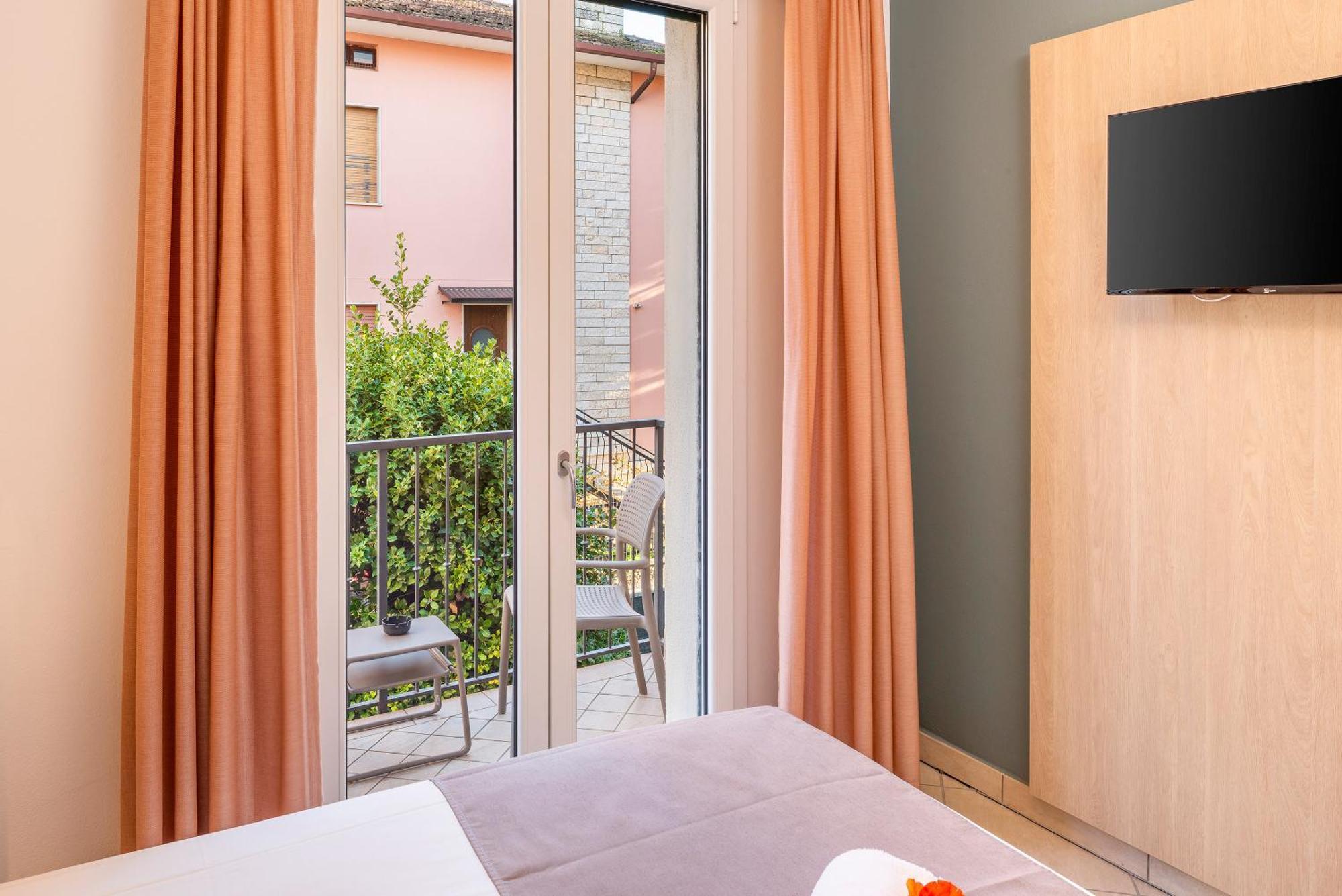 Hotel Taormina Бардолино Екстериор снимка